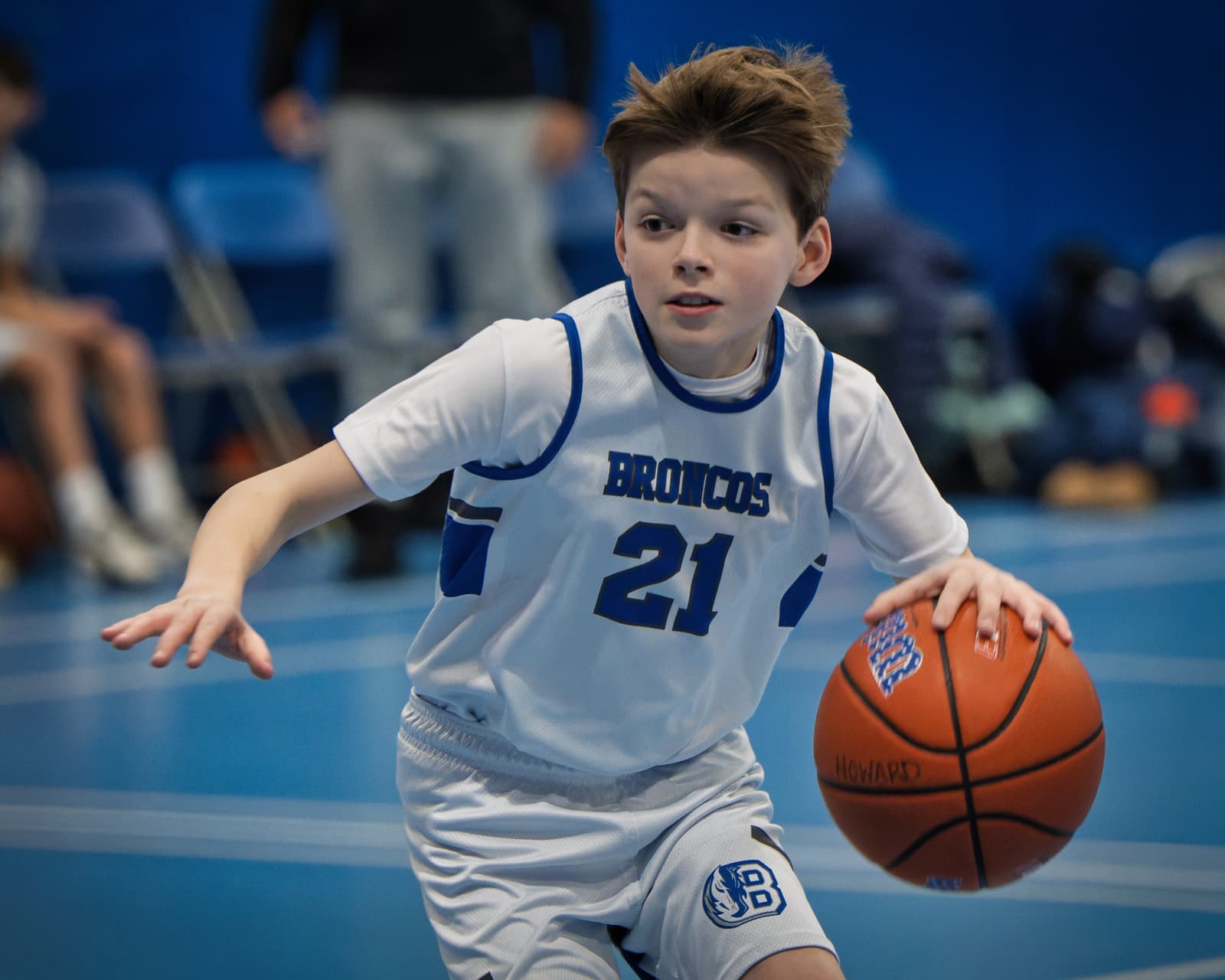 A Bronco attacking the rim