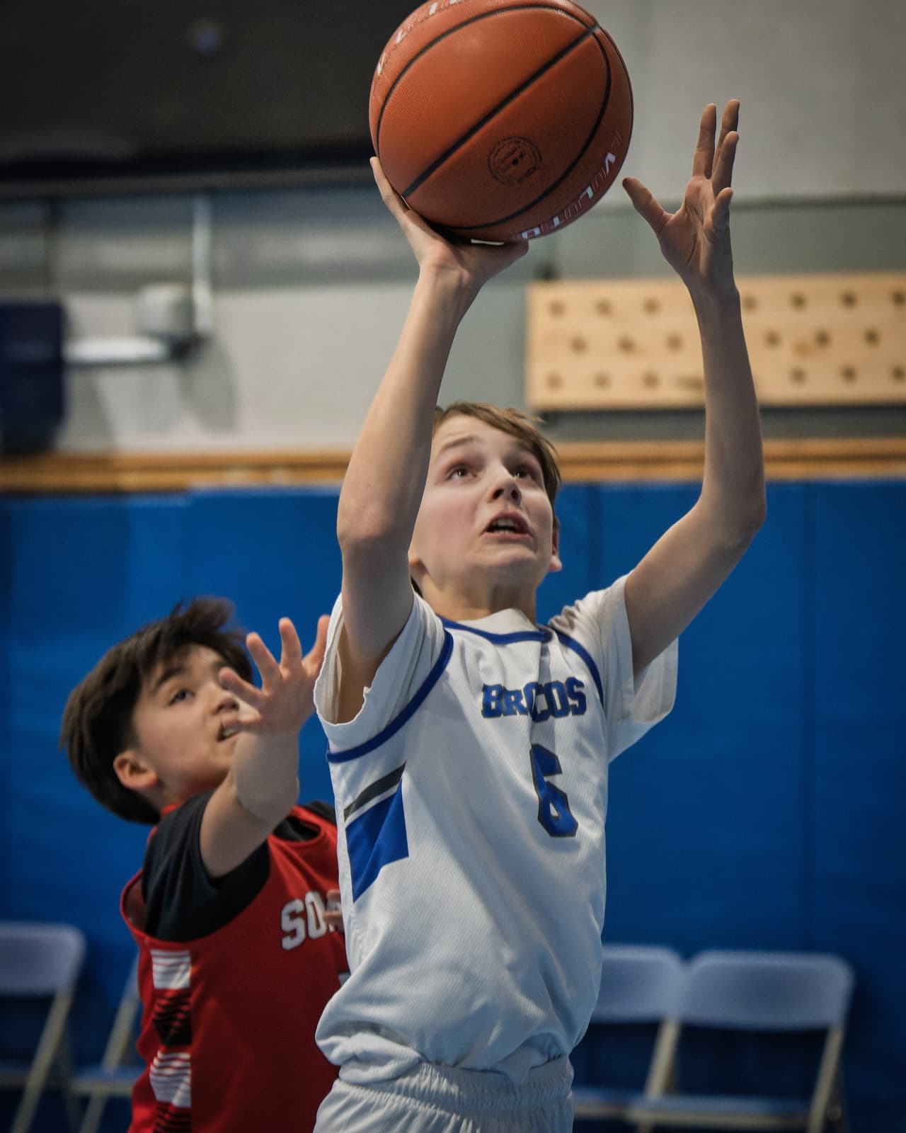 A Bronco floating a shot up over the defense